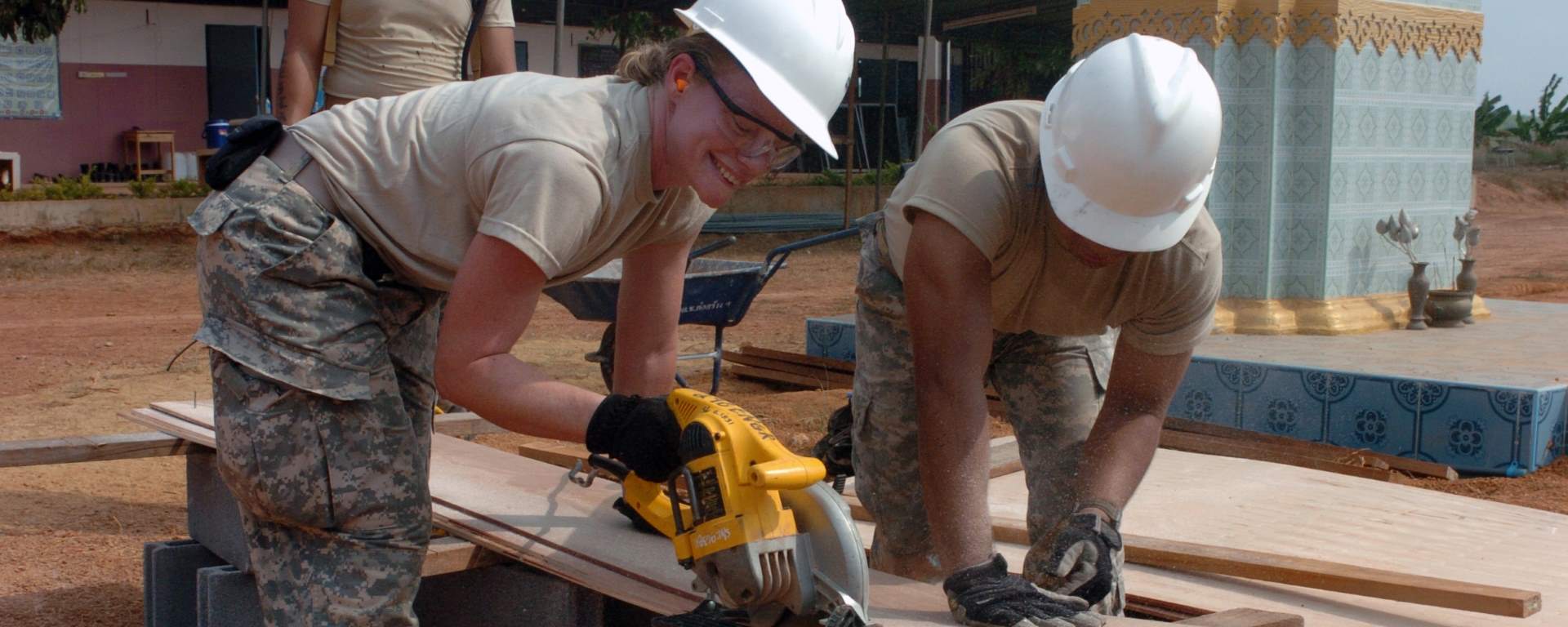 woman with exploitative contractor image
